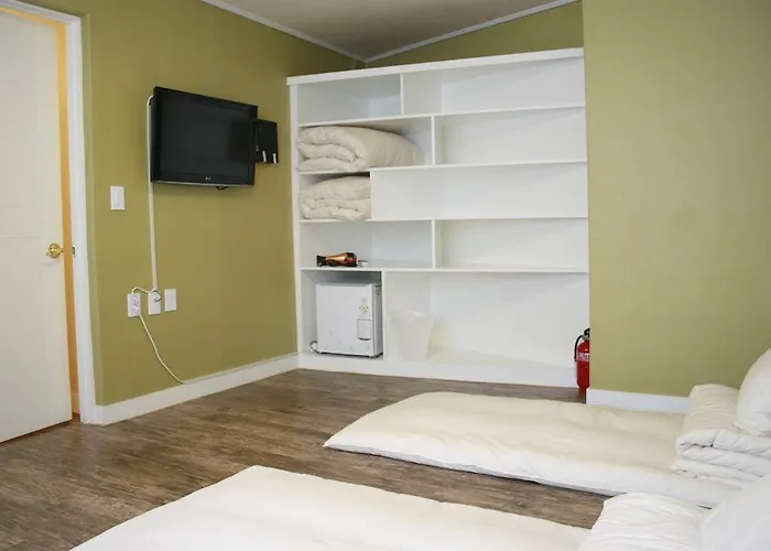 Crib 49 Guesthouse - Foreigner Only