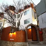 Crib 49 Guesthouse - Foreigner Only