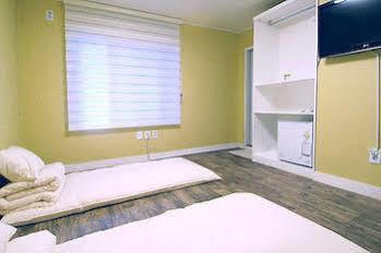 Crib 49 - Foreigner Only 2*